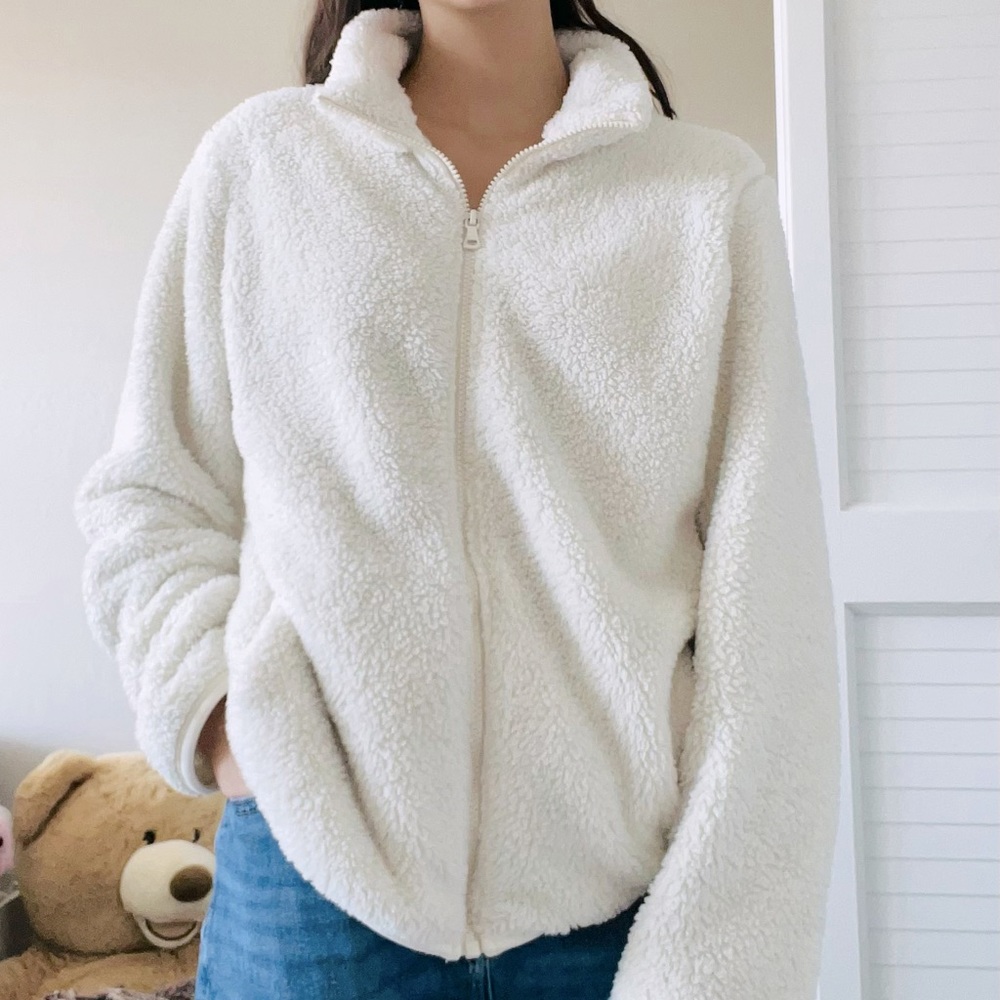 Uniqlo white fuzzy zip up jacket
